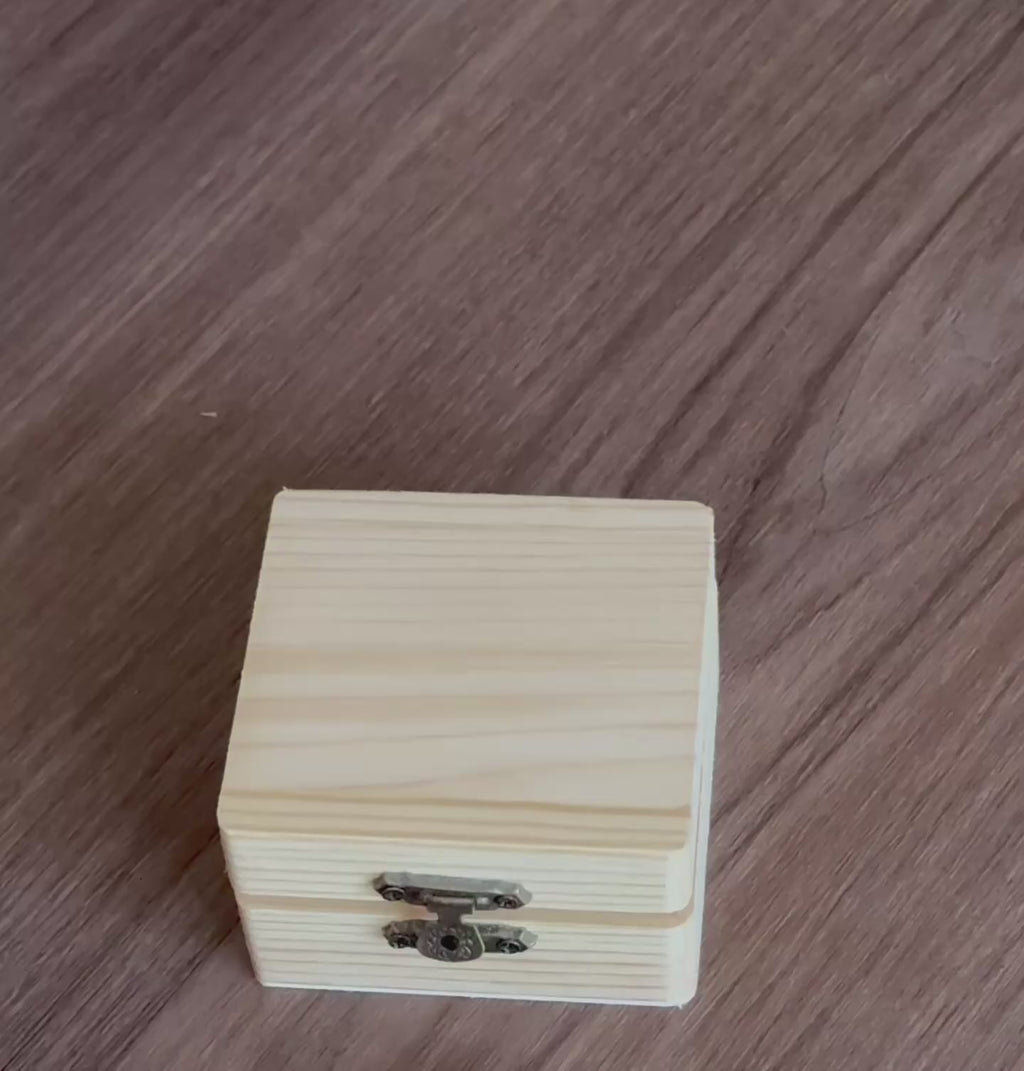 Pinewood Crystal Box